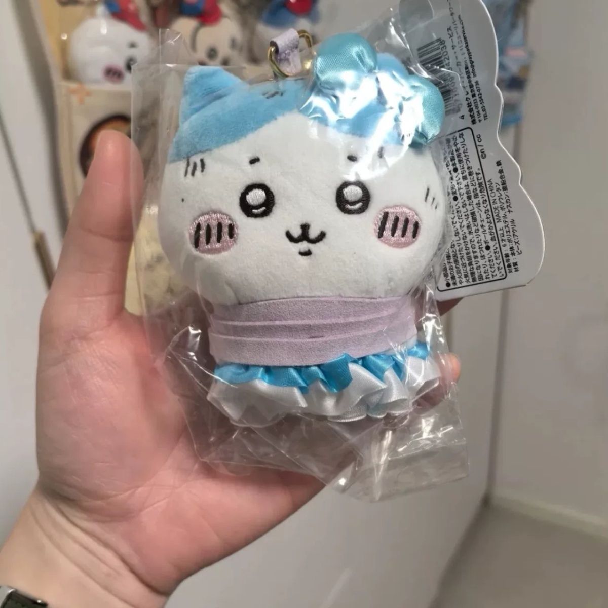 Decorative Mirror - Lindo Peluche de Hachiware con Vestido