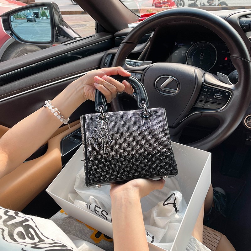 Bolso de mano con cadena de di - Interior Design High End reseña y precio